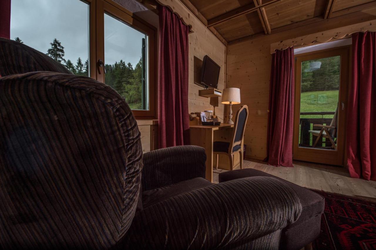Hotel Ciasa Salares San Cassiano  Eksteriør billede
