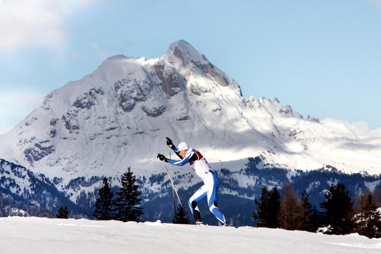 Hotel Ciasa Salares San Cassiano  Eksteriør billede